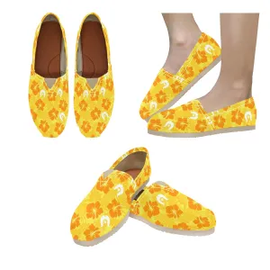 Hibiscus flowers with Dhari (Gold) on Men's Classic Canvas Slip-On Shoes